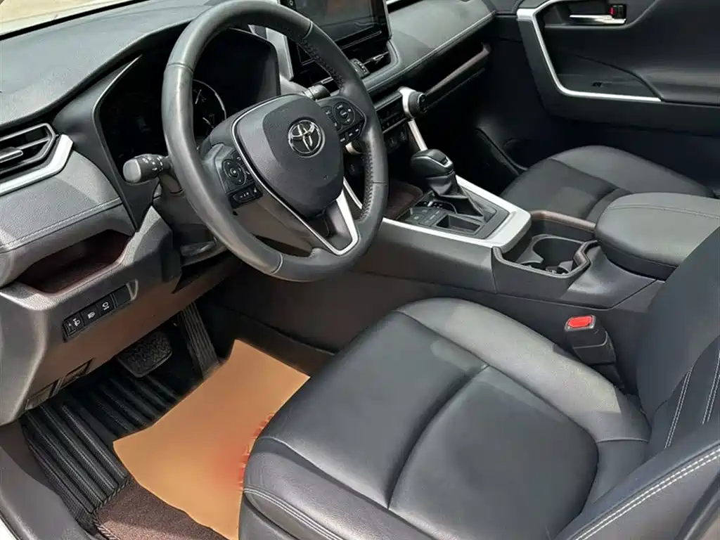 Toyota RAV4 2019 — фото 20