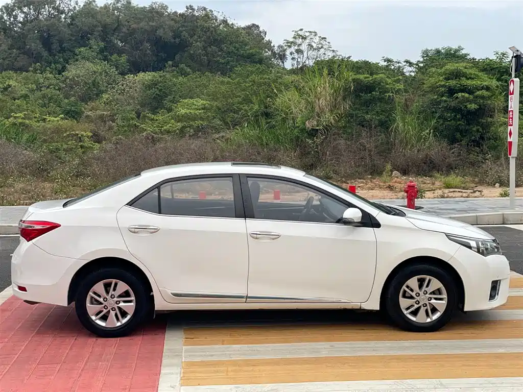 Toyota Corolla 2017 — фото 13