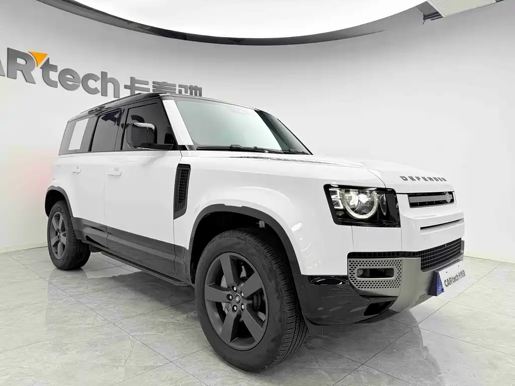 Land Rover Defender 2025