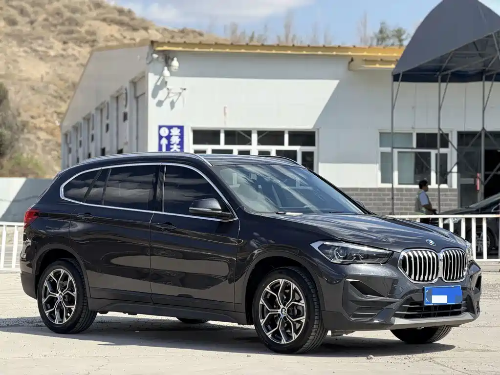 BMW X1 2021 — фото 3