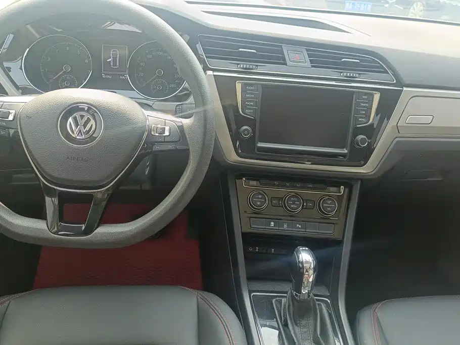 Volkswagen Touran 2019 — фото 11