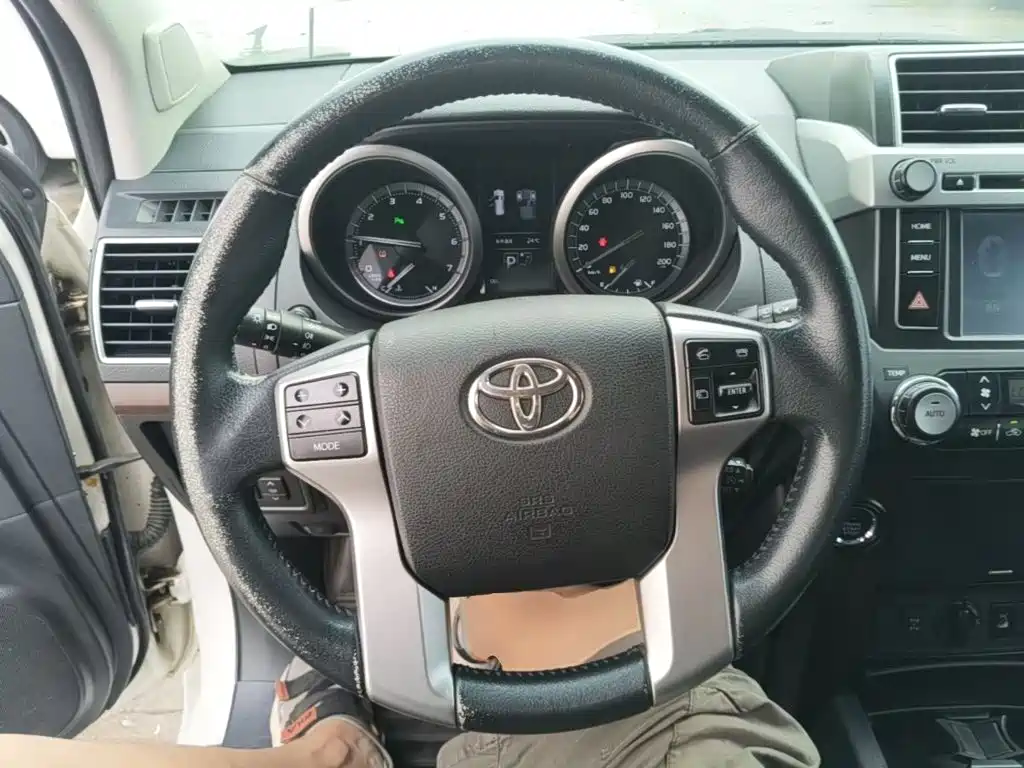 Toyota Prado 2016 — фото 11