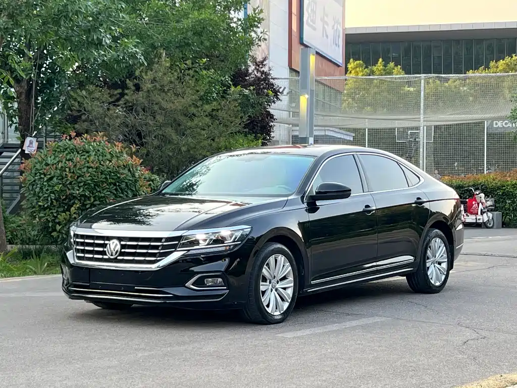 Volkswagen Passat 2019 — фото 1