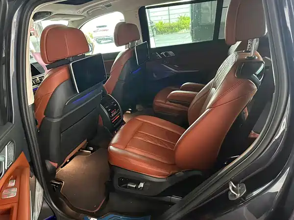 BMW X7 2021