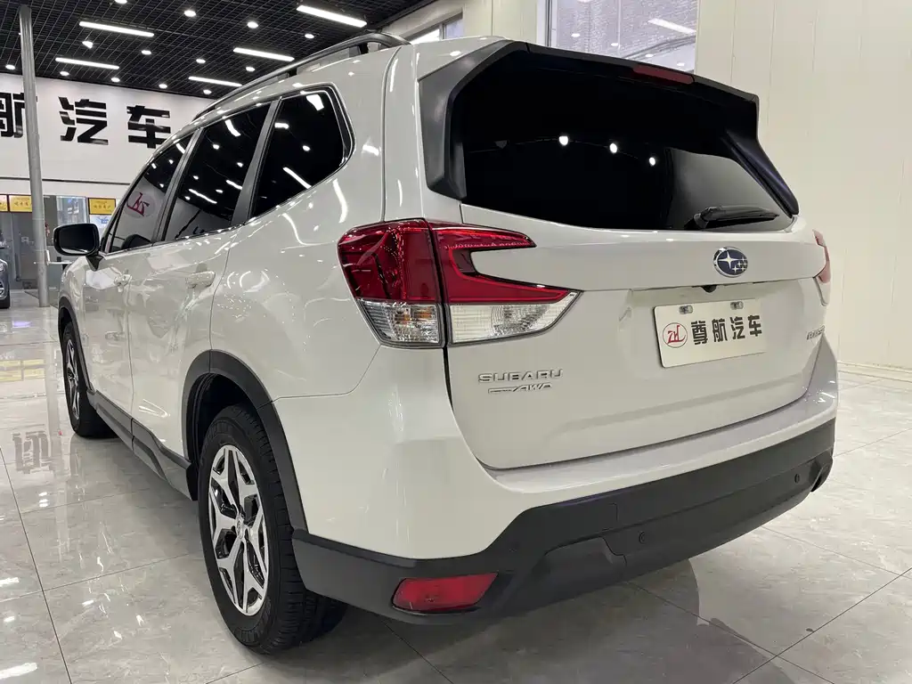 Subaru Forester 2023 — фото 6