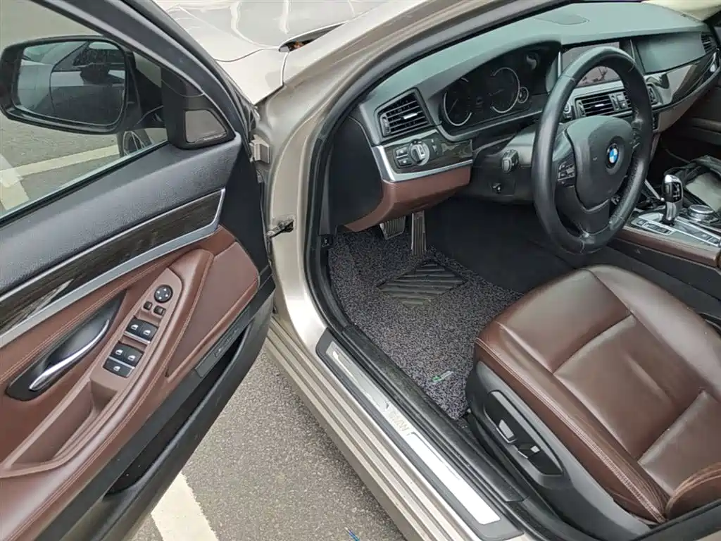BMW 5 Series 2016 — фото 23