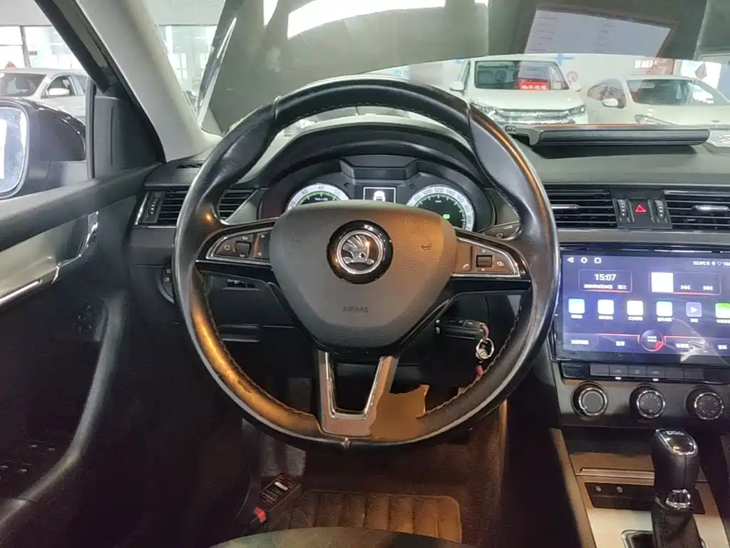 Skoda Octavia 2018 — фото 11