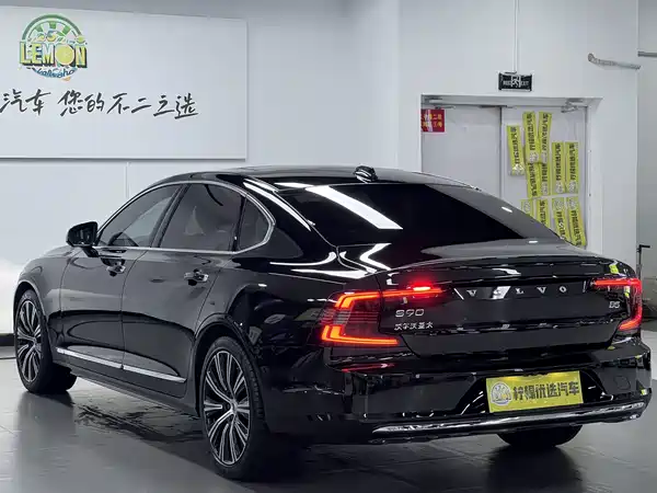 Volvo S90 2023