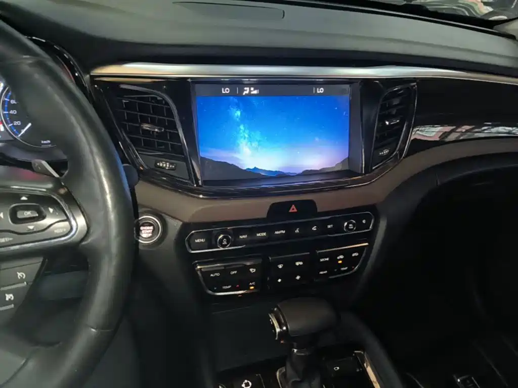 GAC Trumpchi GS8 2017 — фото 13