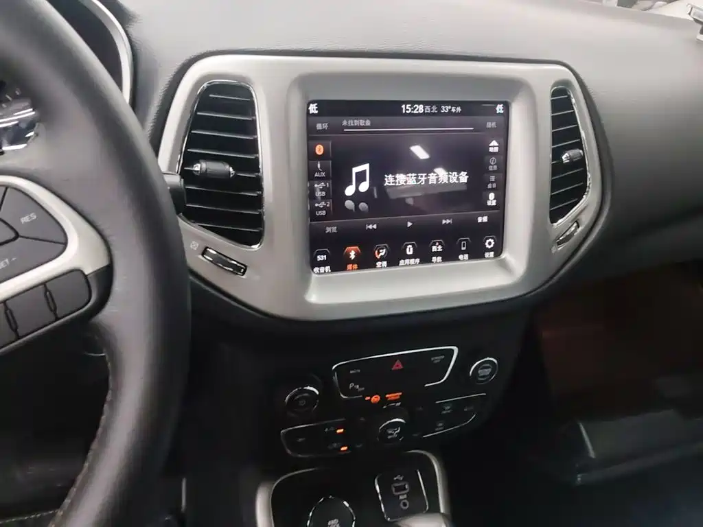 Jeep Compass 2019 — фото 13