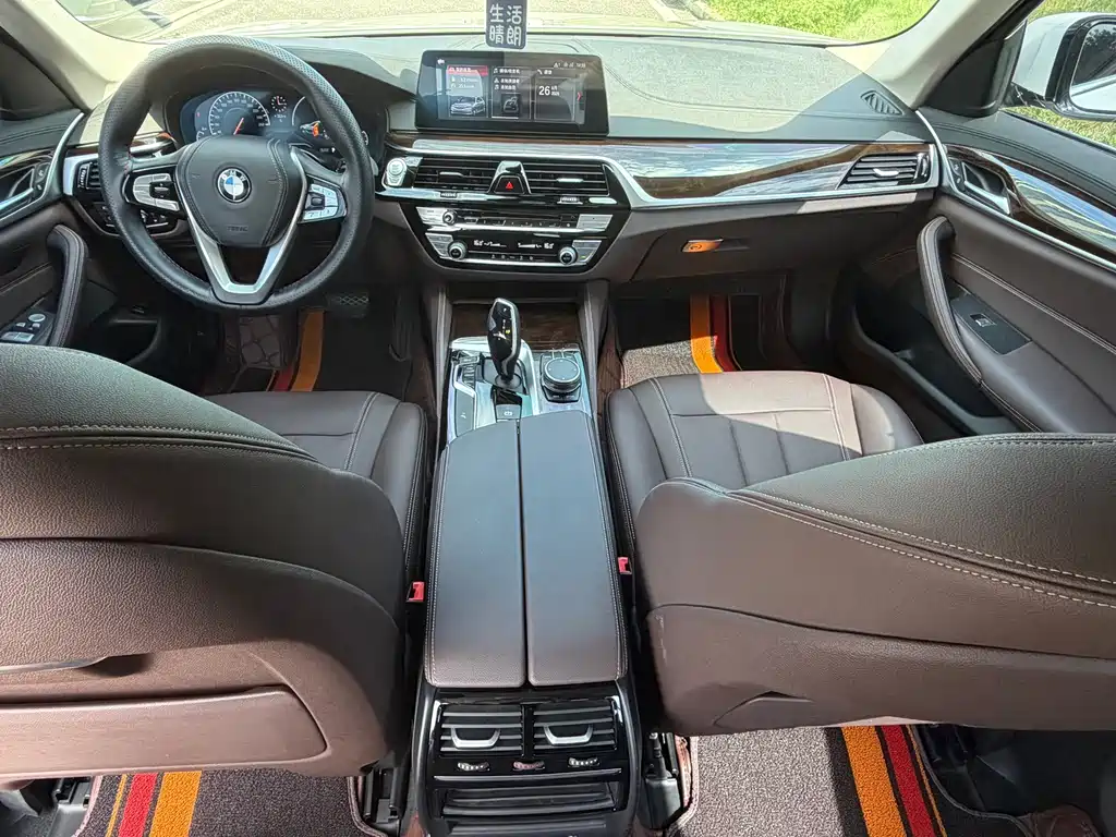 BMW 5 Series 2019 — фото 16