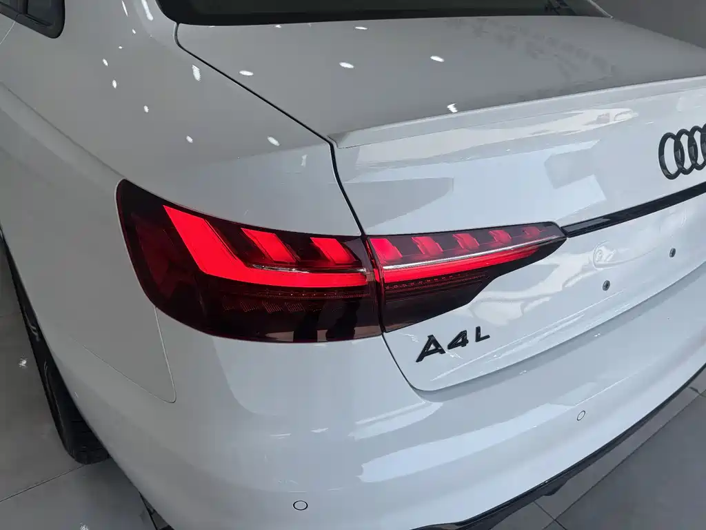 Audi A4L 2025 — фото 10