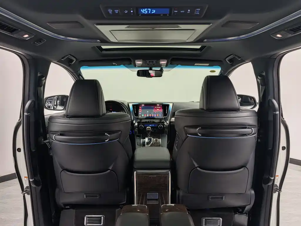 Toyota Alphard 2018 — фото 13