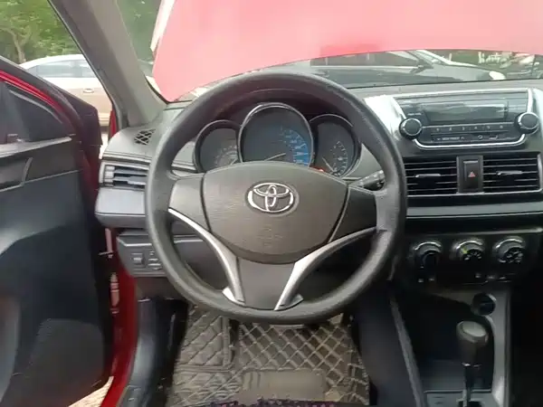 Toyota Yaris L 2015