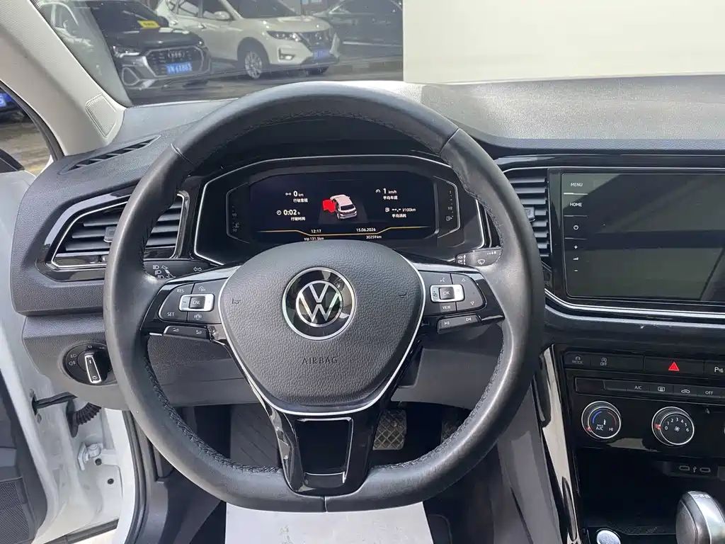 Volkswagen T-Roc 2023 — фото 16