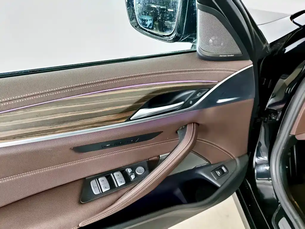 BMW 5 Series 2023 — фото 18