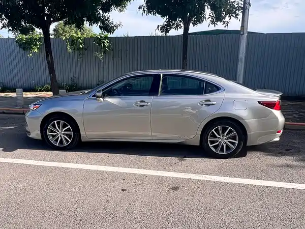 Lexus ES 2016