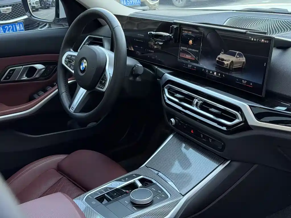 BMW 3 Series 2024 — фото 13