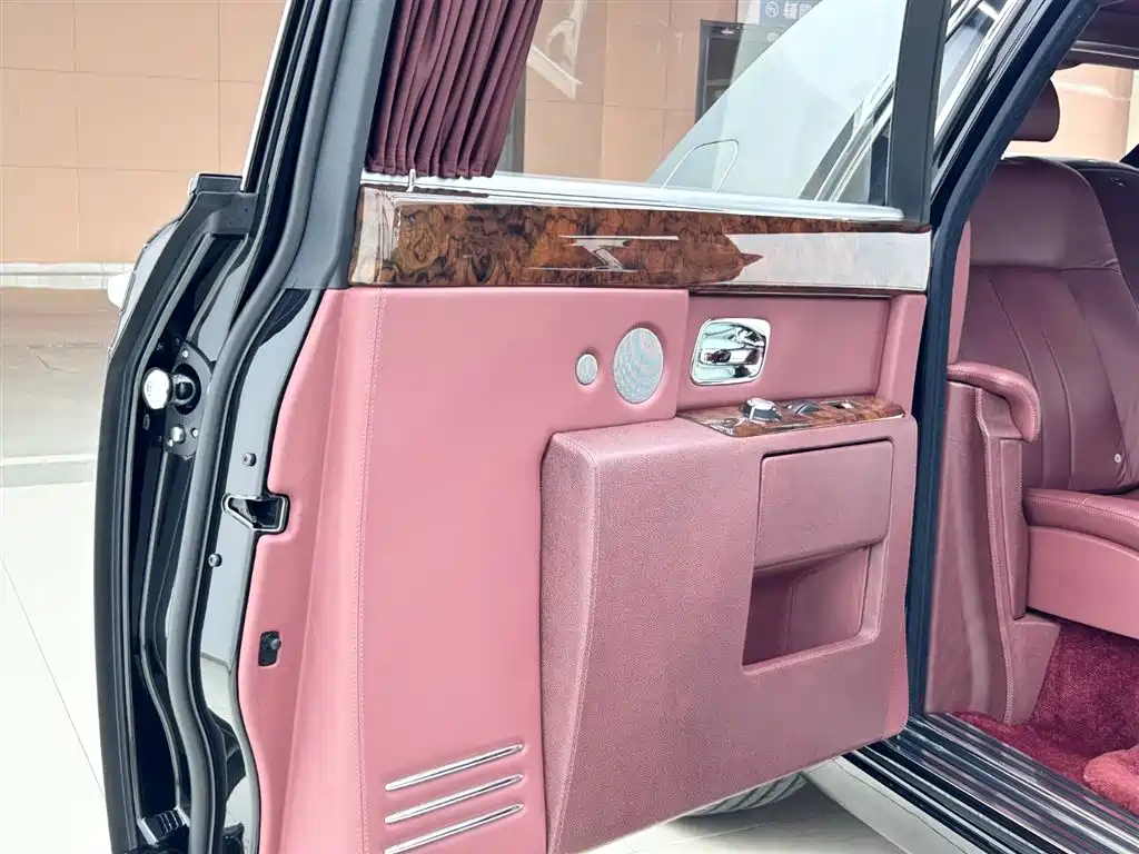 Rolls-Royce Phantom 2014 — фото 12