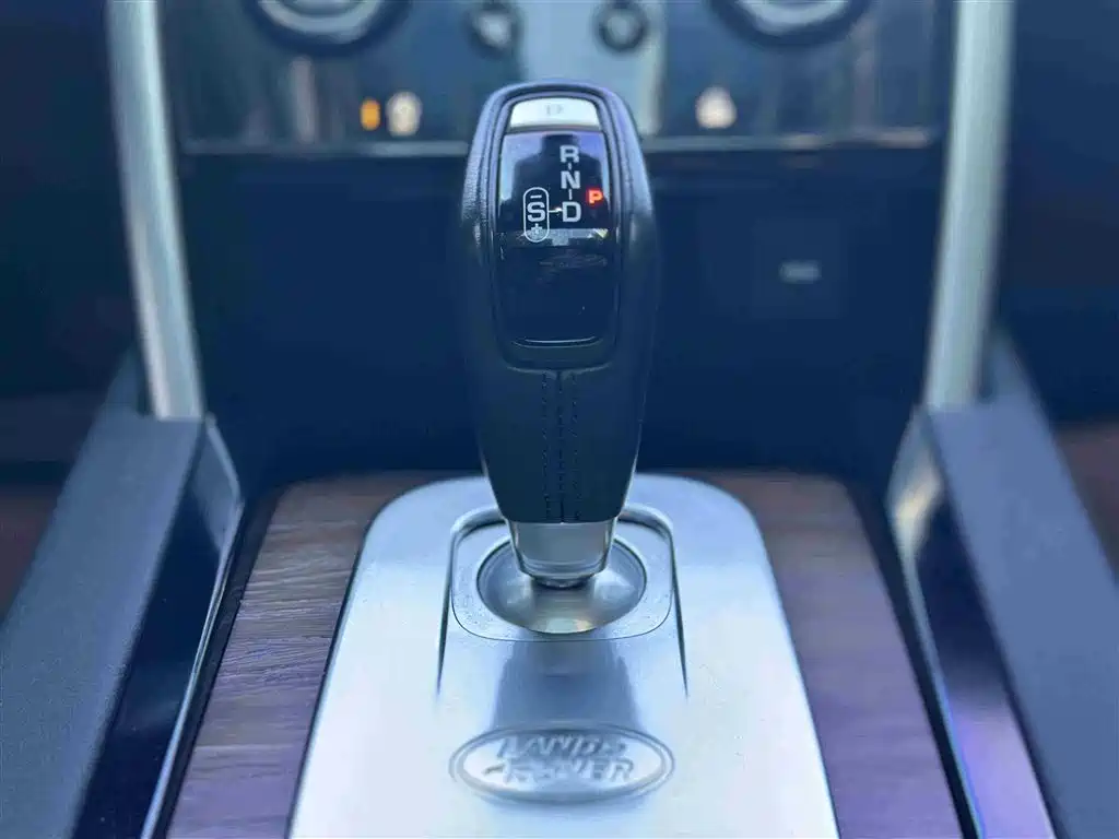 Land Rover Discovery Sport 2023 — фото 20