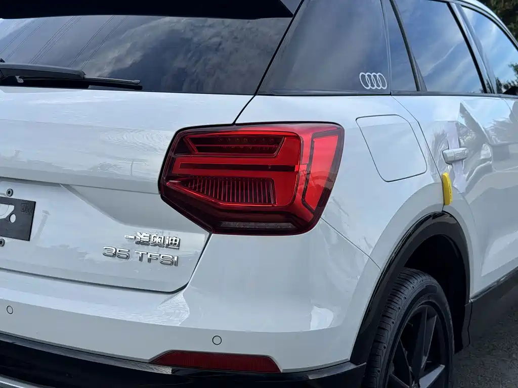 Audi Q2L 2021 — фото 28