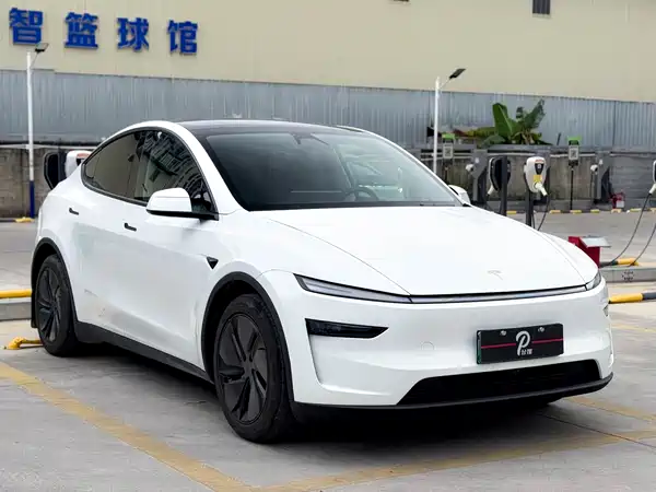 Tesla Model Y 2025