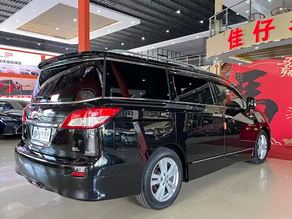 Nissan Quest 2015