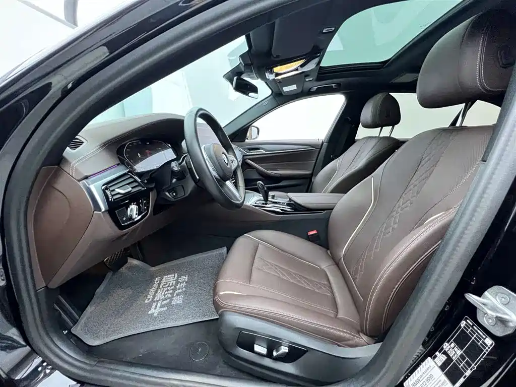 BMW 5 Series 2023 — фото 17