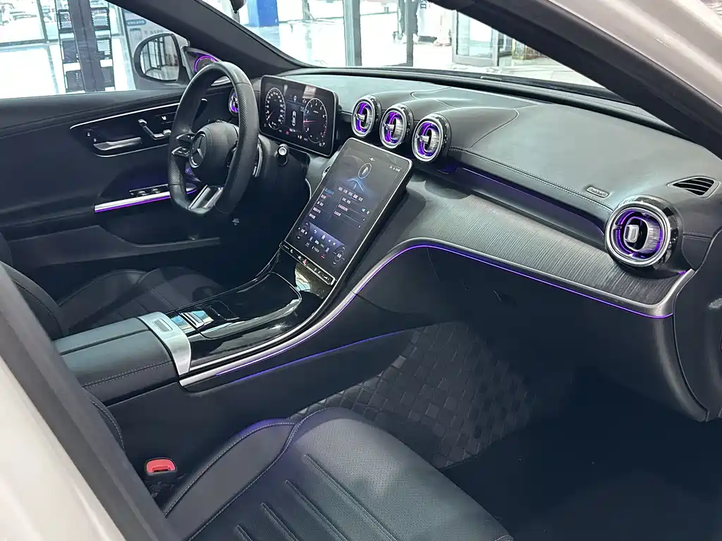 Mercedes-Benz C-Class 2023 — фото 7