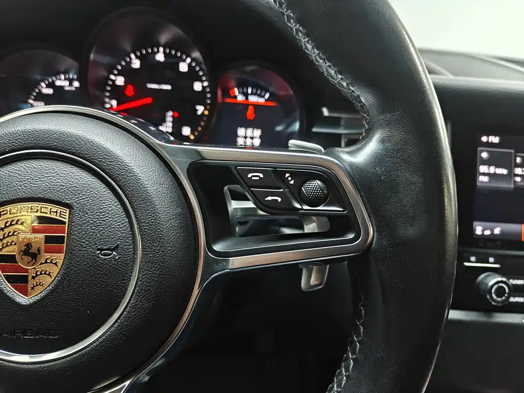 Porsche Macan 2016 — фото 11