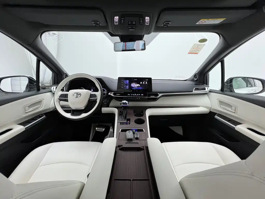 Toyota Granvia 2025