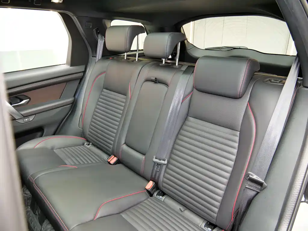 Land Rover Discovery Sport 2023 — фото 12