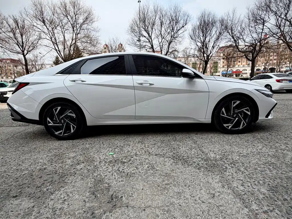 Hyundai Elantra 2023
