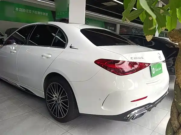 Mercedes-Benz C-Class 2024
