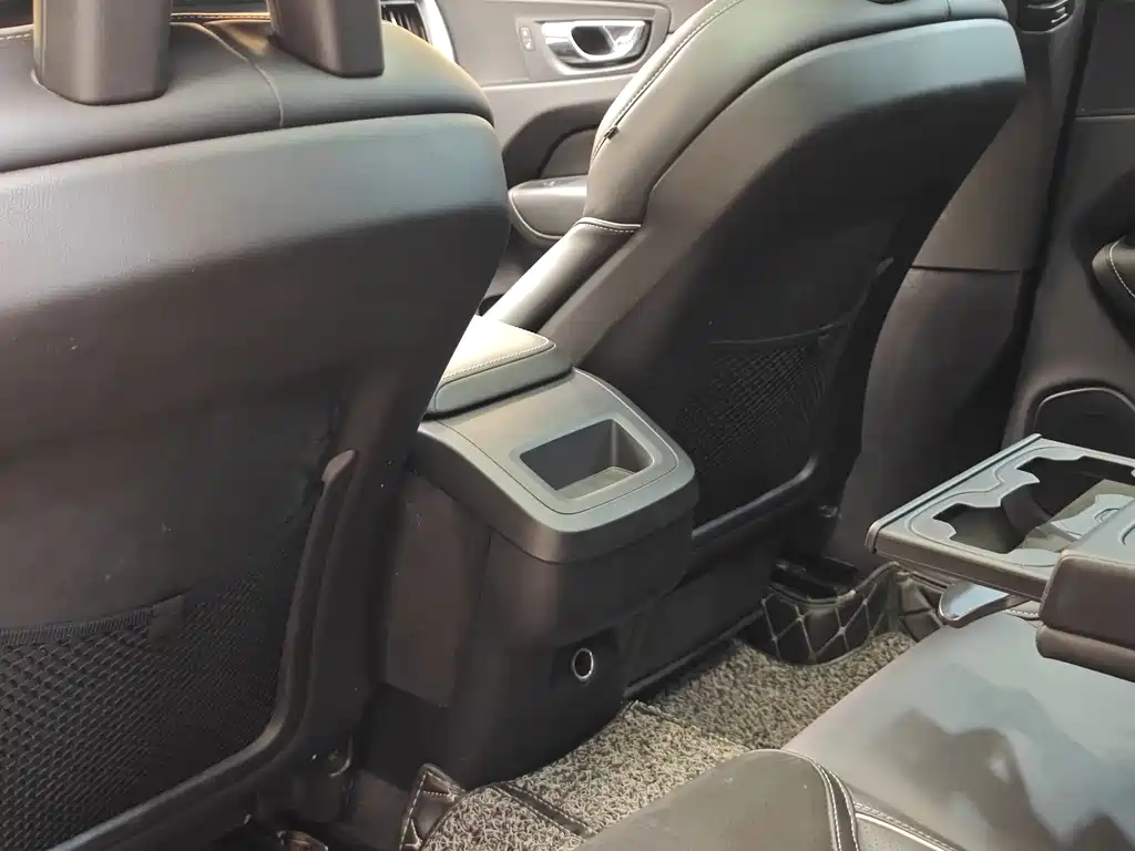 Volvo XC60 2018 — фото 24