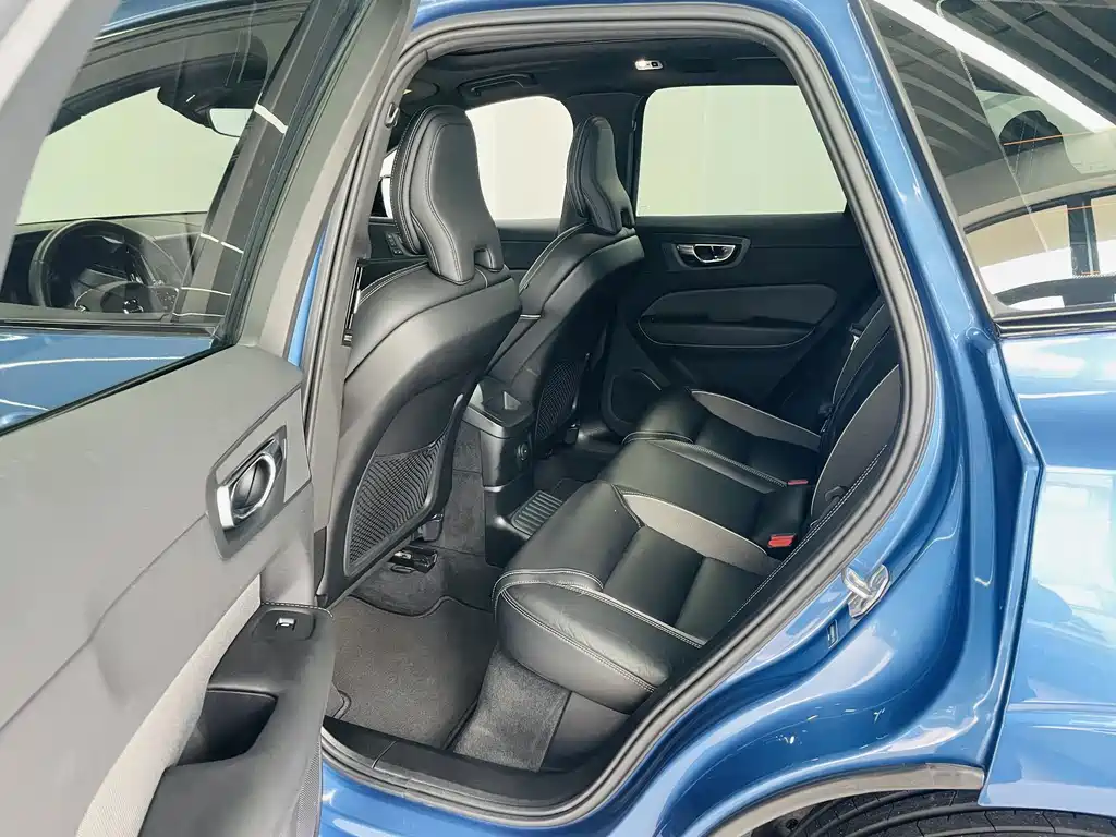 Volvo XC60 PHEV 2020 — фото 9