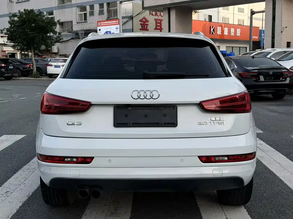 Audi Q3 2018 — фото 19