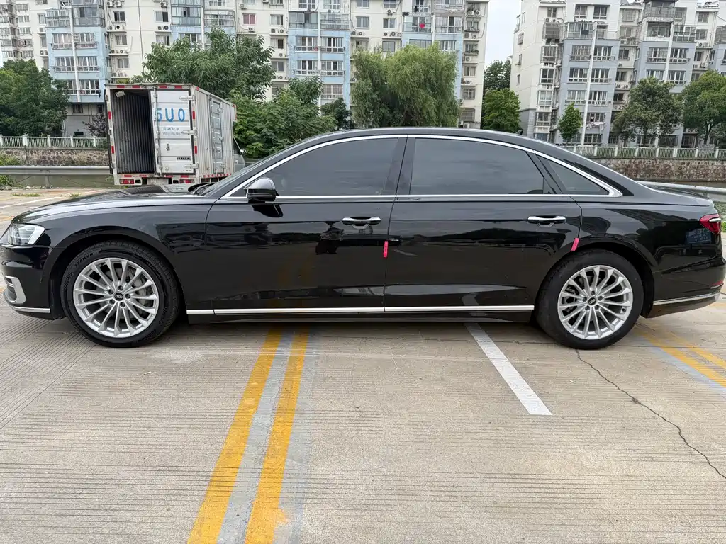 Audi A8 2022