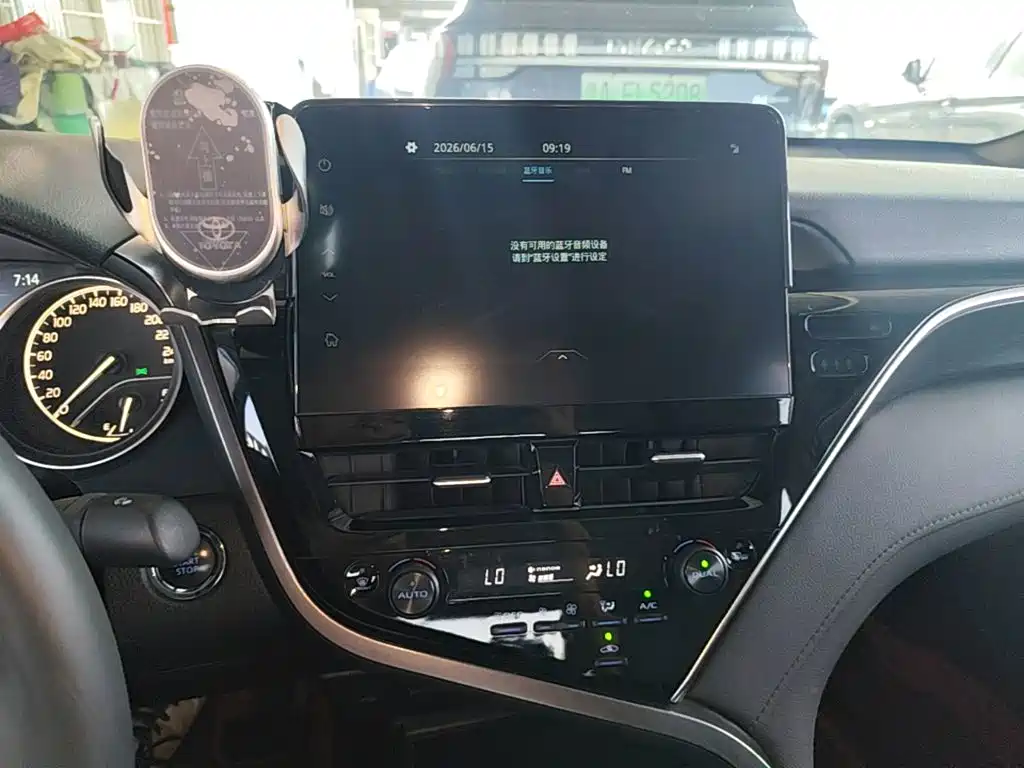 Toyota Camry 2022 — фото 13
