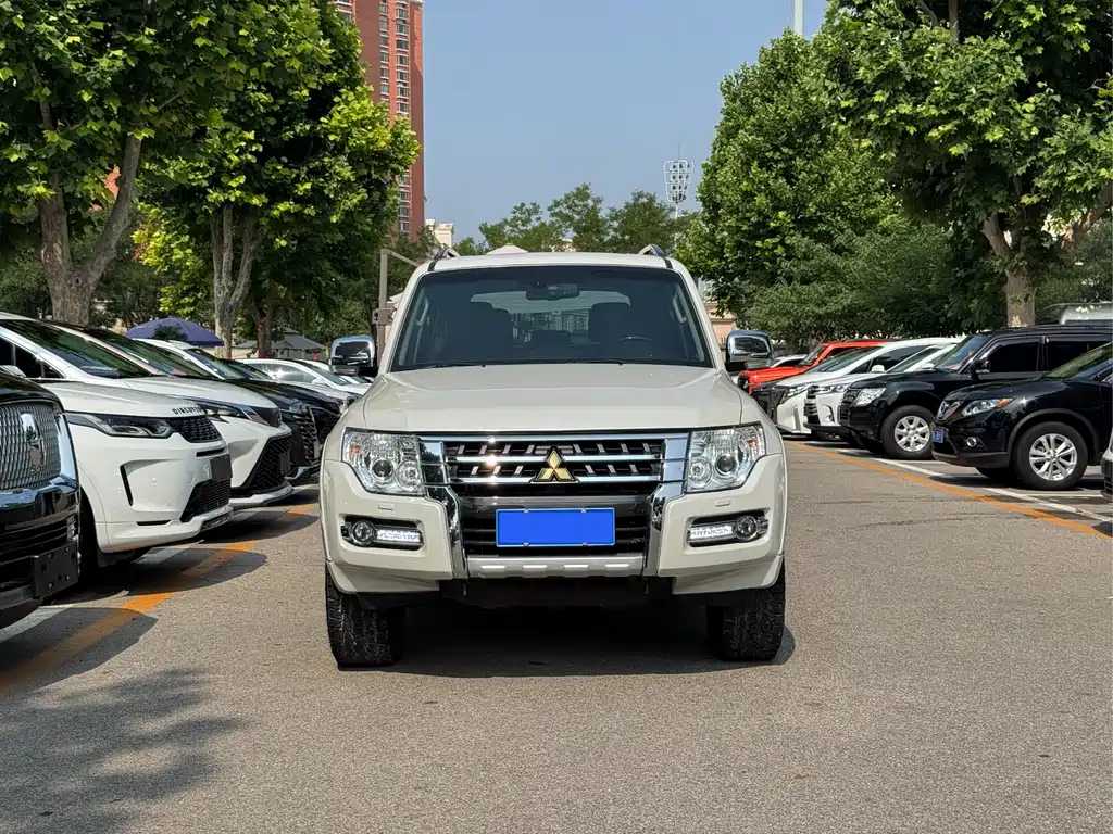 Mitsubishi Pajero 2016
