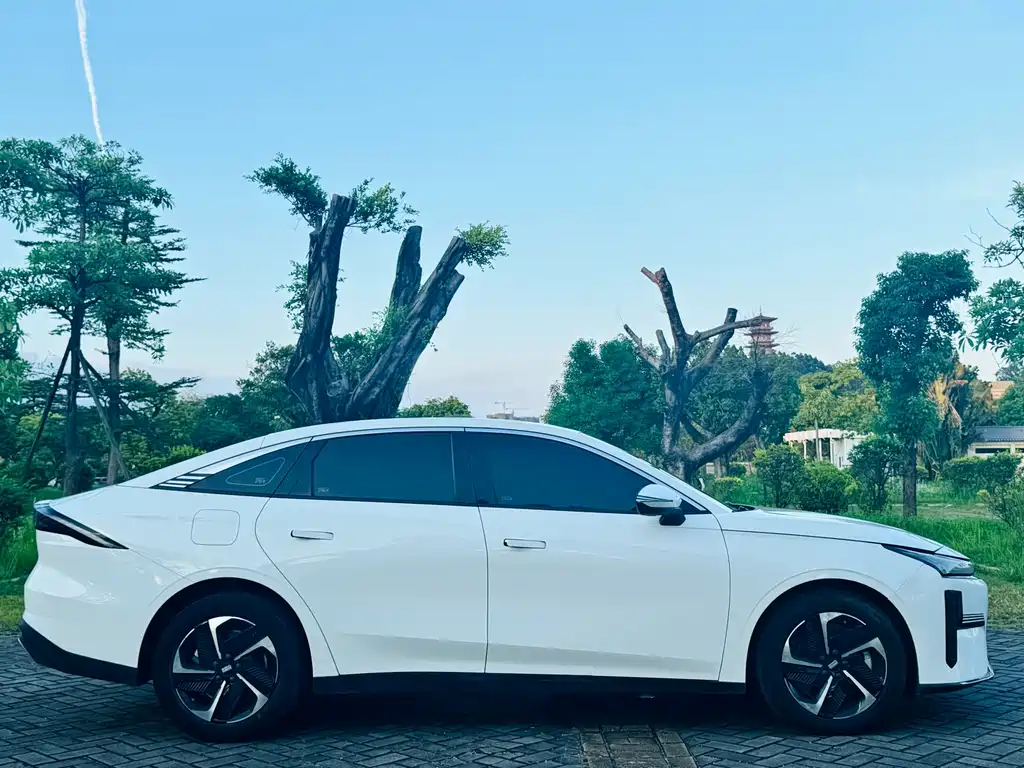Geely Galaxy L6 2023 — фото 25