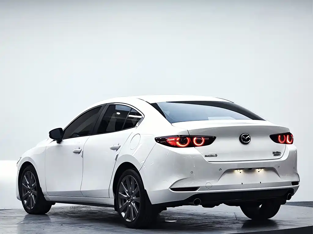 Mazda 3 Axela 2023 — фото 16