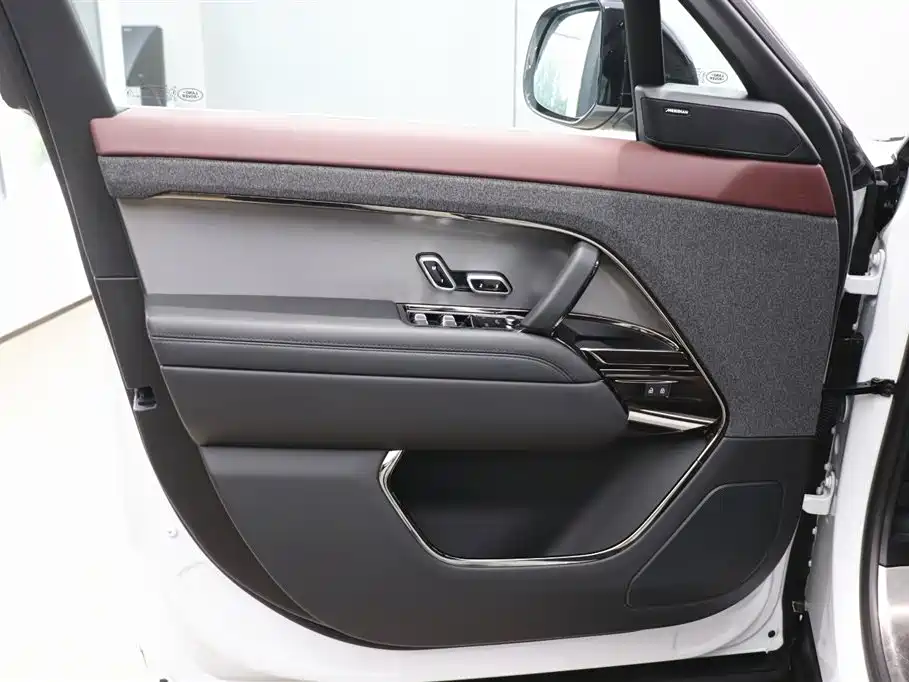Land Rover Sport 2024 — фото 10