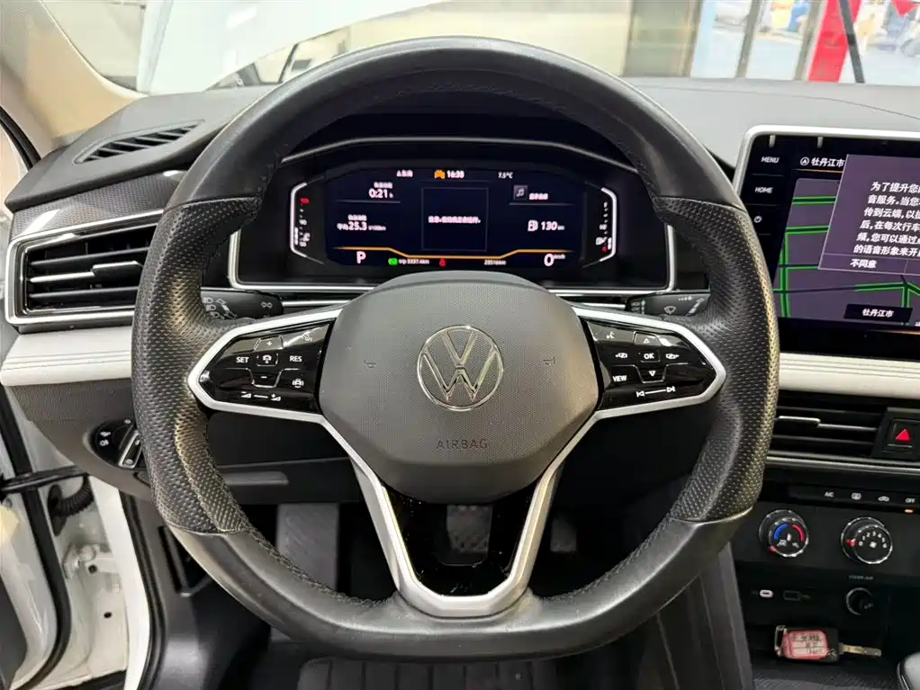 Volkswagen Tiguan L 2023 — фото 11