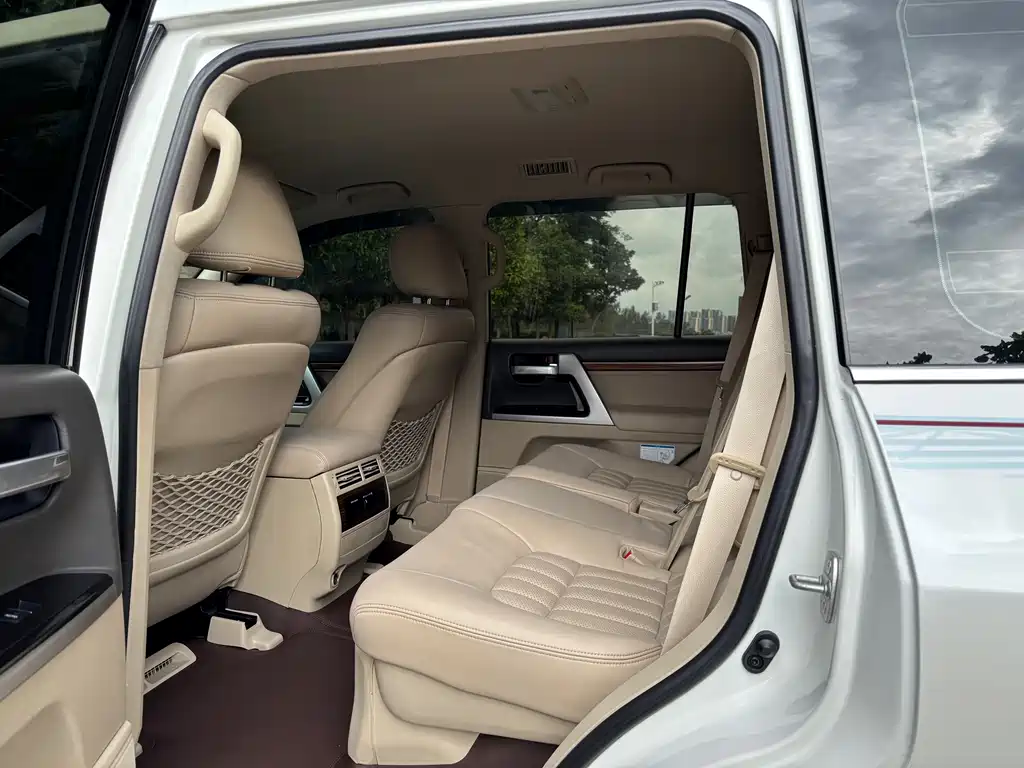 Toyota Land Cruiser 2018 — фото 12