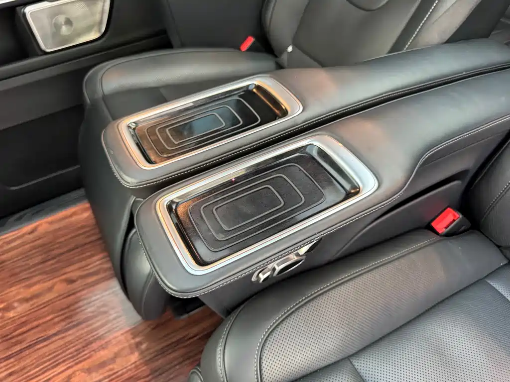 Mercedes-Benz V-Class 2023 — фото 21