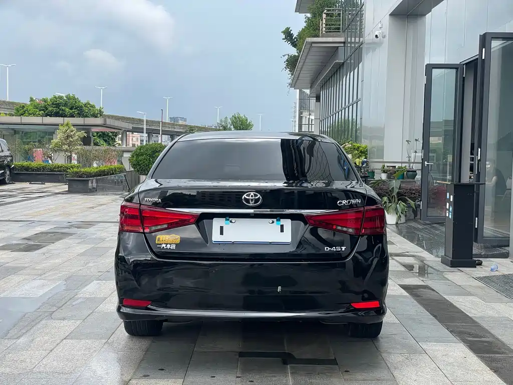 Toyota Crown 2017 — фото 15