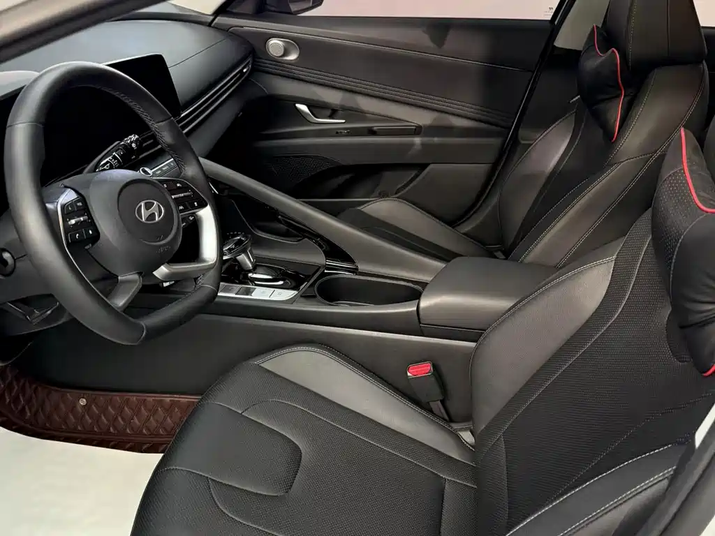 Hyundai Elantra 2023 — фото 10