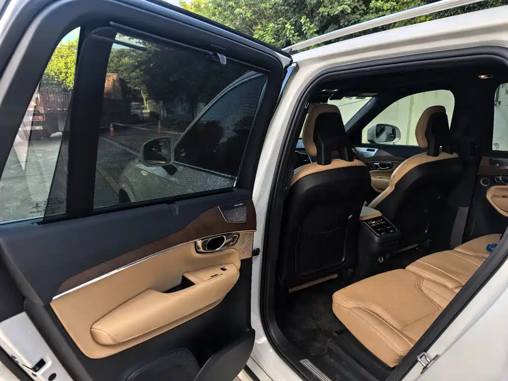 Volvo XC90 2017 — фото 12