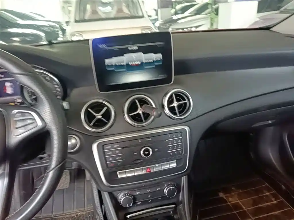 Mercedes-Benz GLA 2018 — фото 13